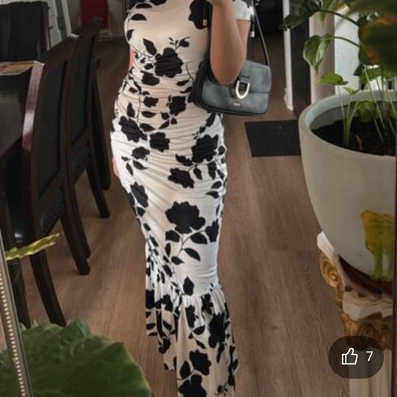 BRAND NEW, Floral Black & White Stretchy Knit Dress (Small, Medium, Large & XL) - Picture 4 of 12